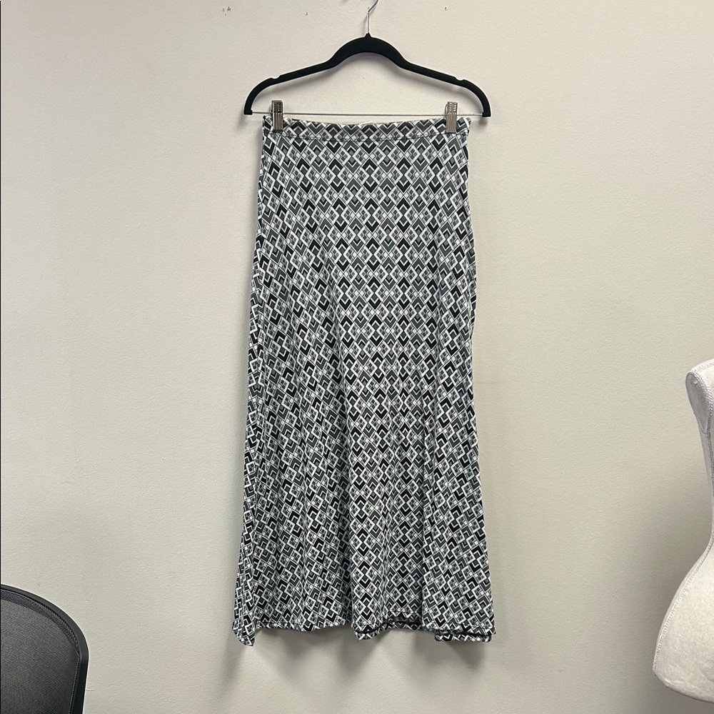 Elegant Black and White Geometric Maxi Skirt